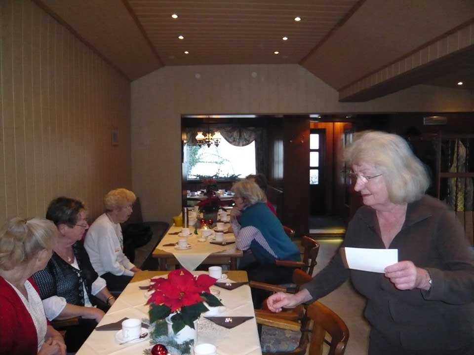 Der Saal des Vereinsheims, eingedeckt für eine Feier